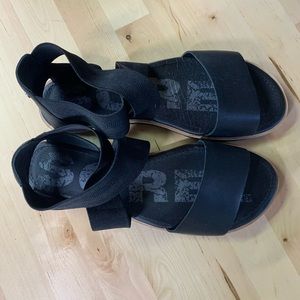 Sorel Sandals Size 9.5